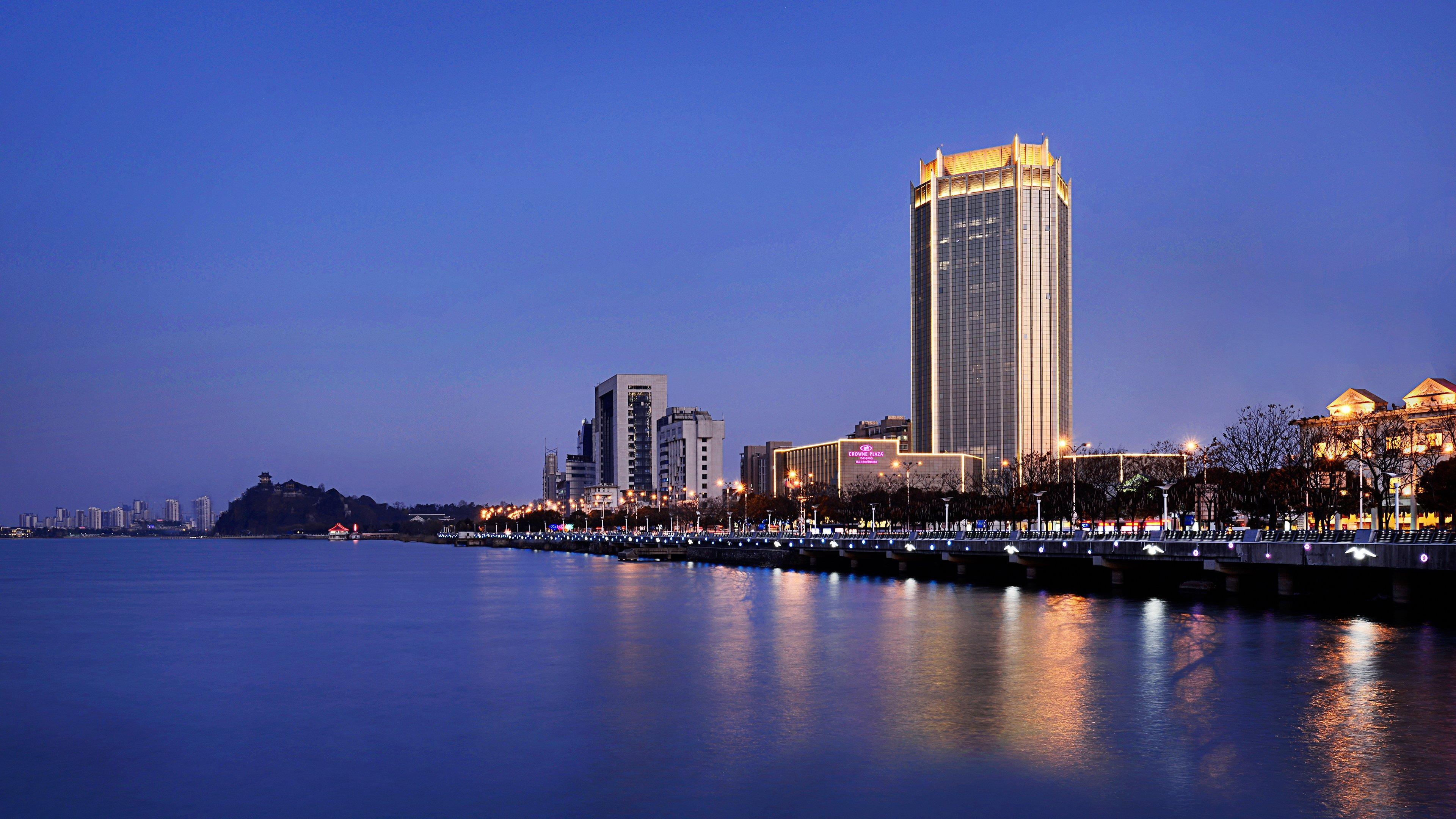 Crowne Plaza Zhenjiang By Ihg Hotel Exterior foto