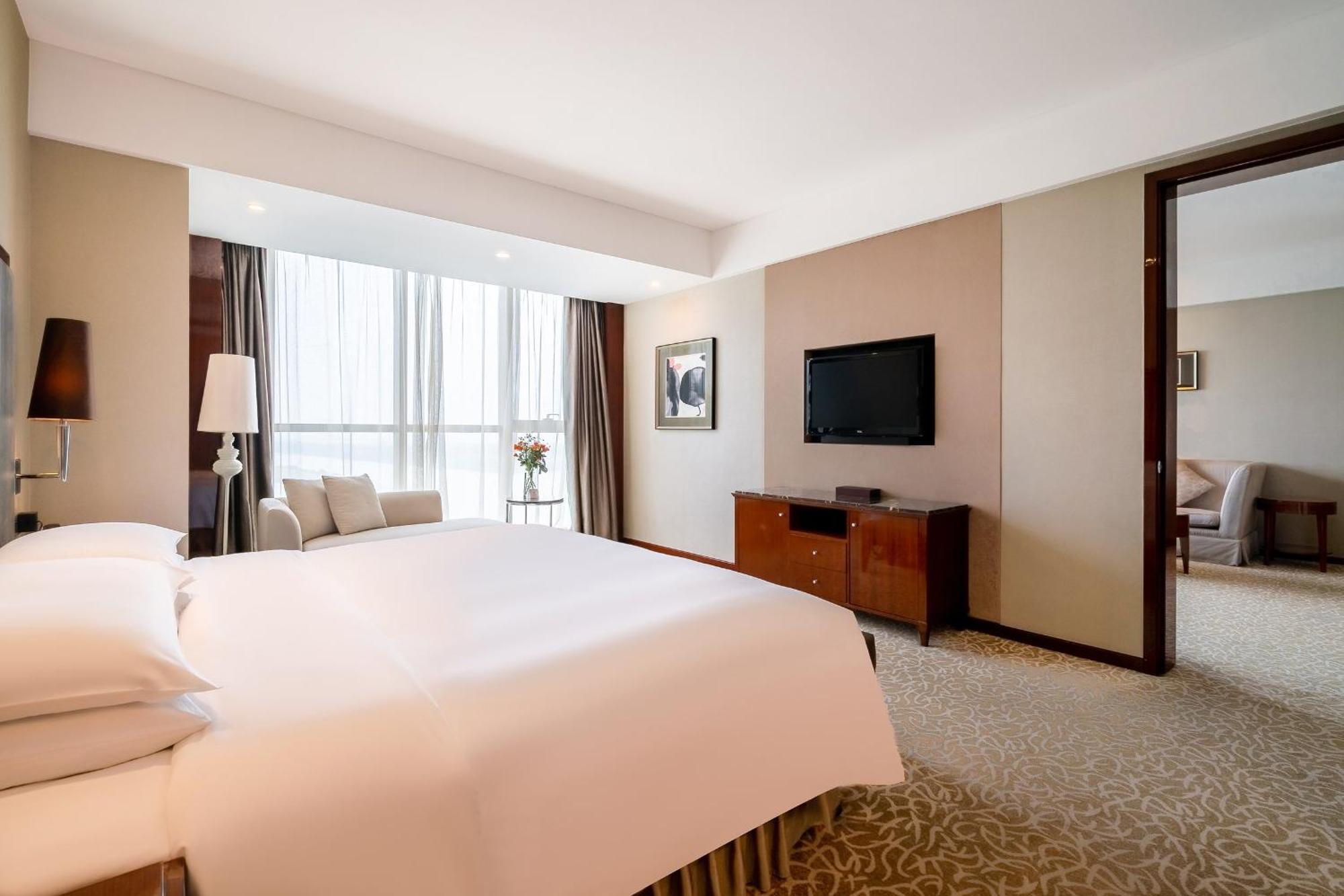 Crowne Plaza Zhenjiang By Ihg Hotel Exterior foto