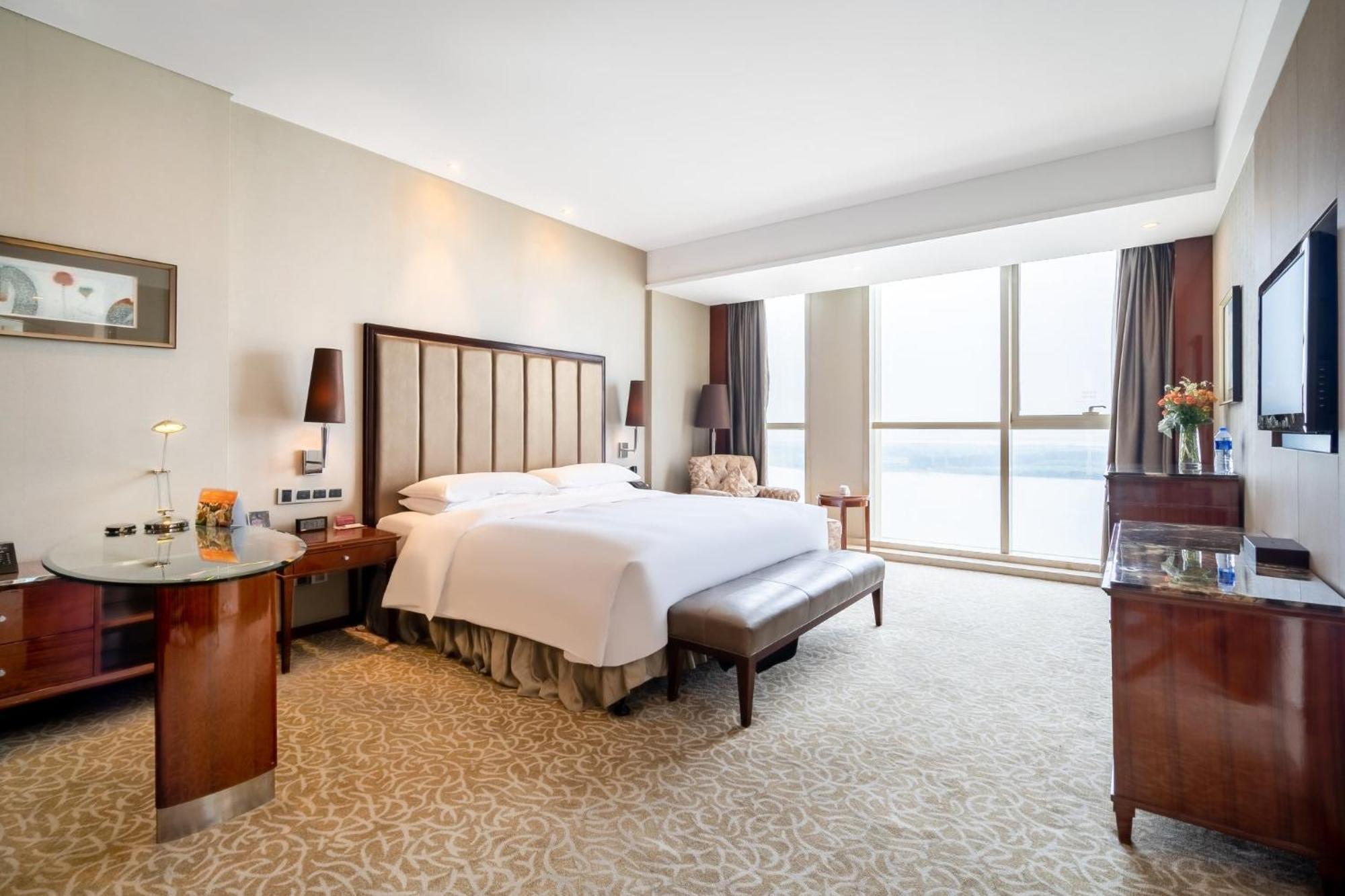Crowne Plaza Zhenjiang By Ihg Hotel Exterior foto