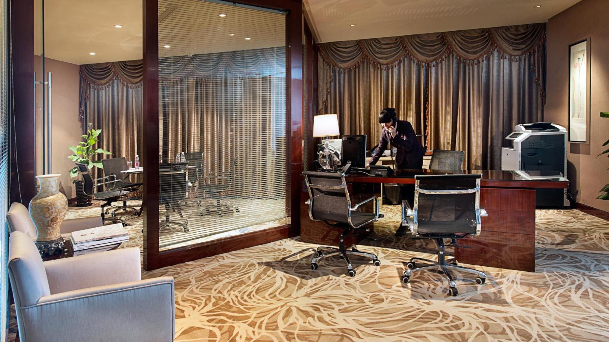 Crowne Plaza Zhenjiang By Ihg Hotel Exterior foto