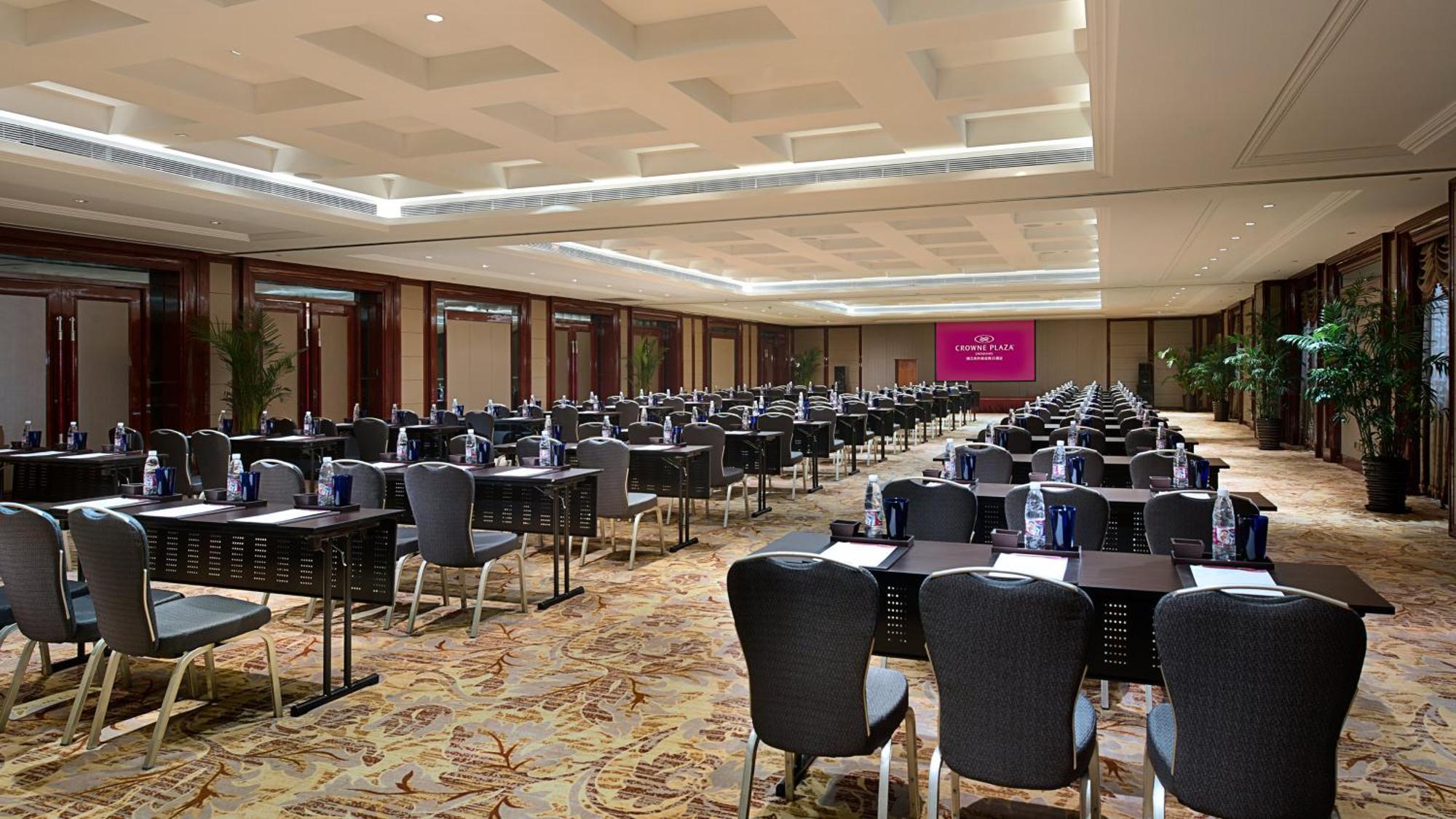 Crowne Plaza Zhenjiang By Ihg Hotel Exterior foto