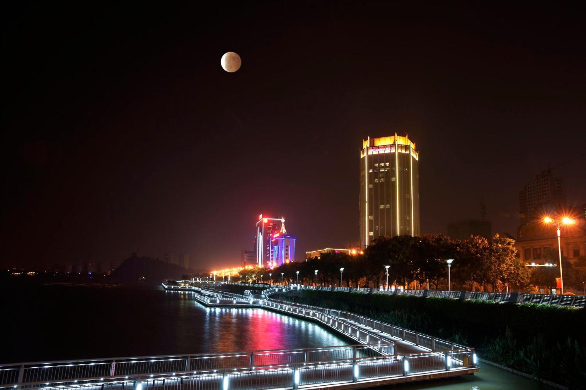 Crowne Plaza Zhenjiang By Ihg Hotel Exterior foto