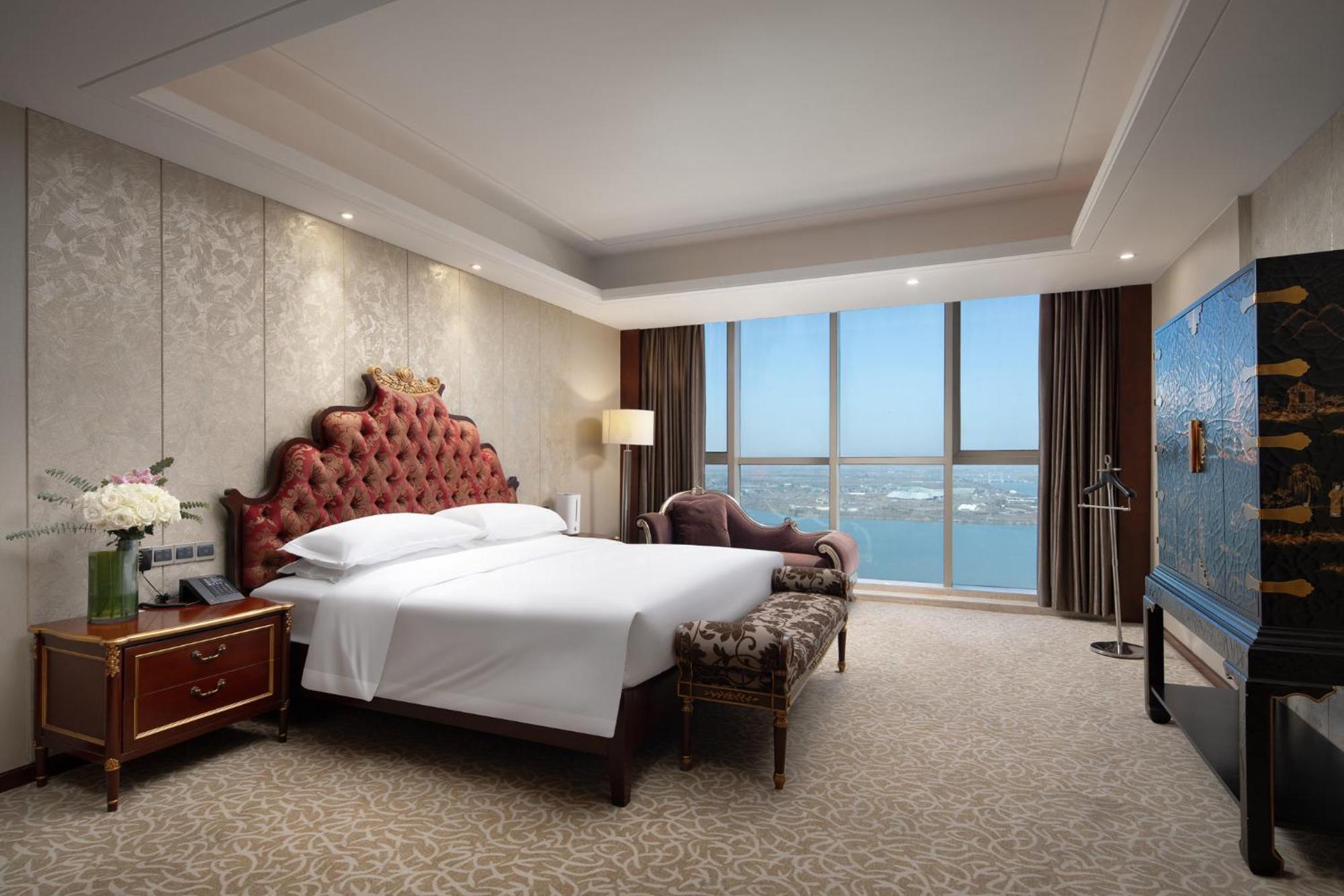 Crowne Plaza Zhenjiang By Ihg Hotel Exterior foto